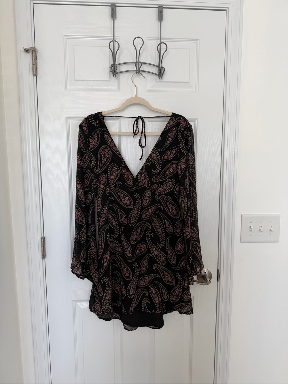 Black Paisley V-Neck Dress - size medium